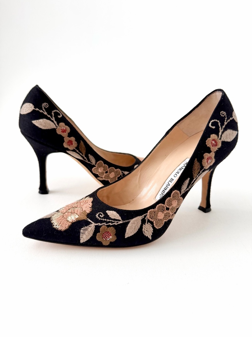 MANOLO BLAHNIK | Black Floral‎ Embroidered Pointed Toe Pumps Heels EU 38